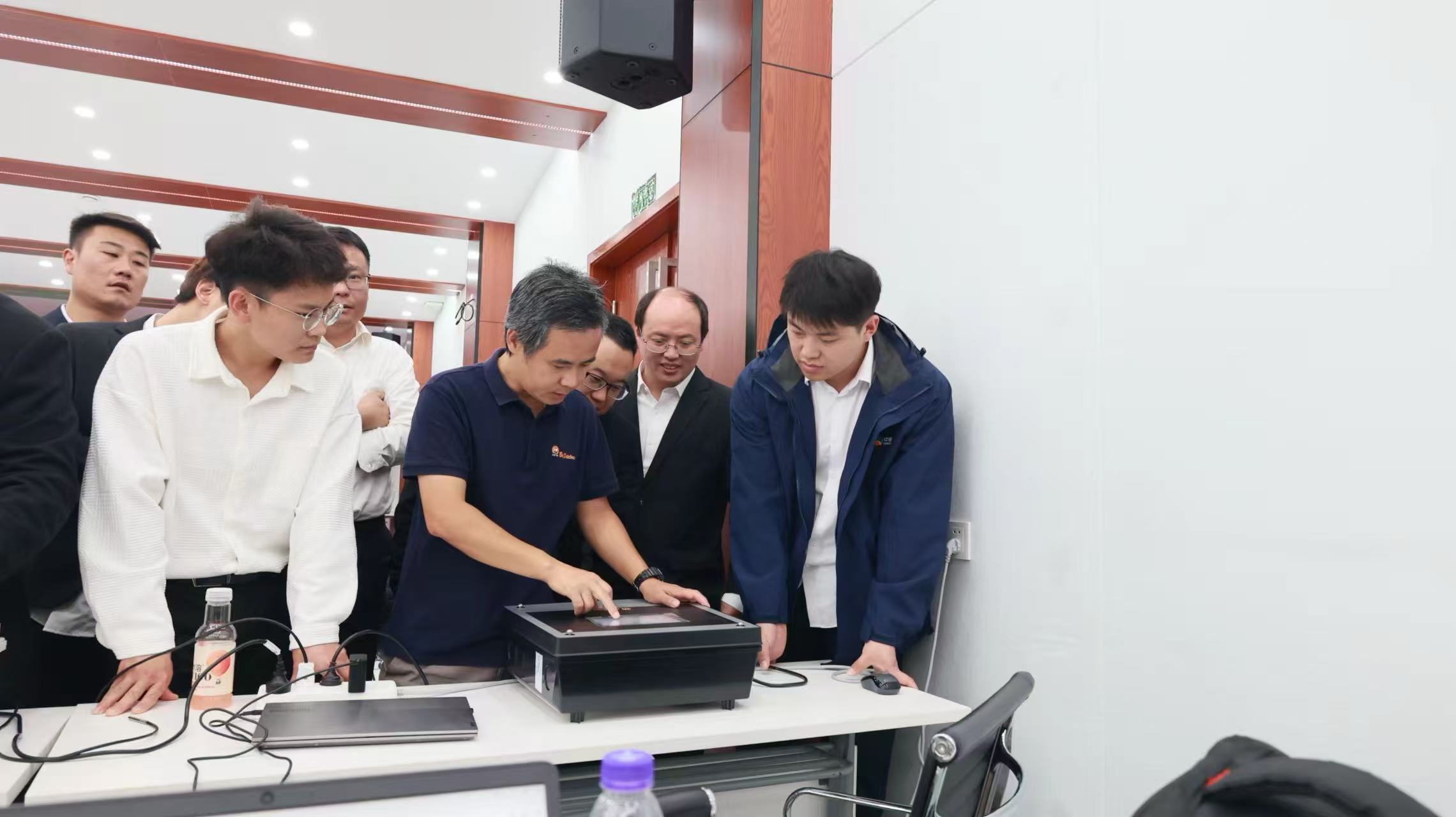 大荷兰人“客户关怀服务日”系列活动走进“中粮家佳康”